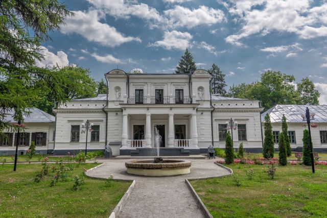 Leopold Koenig Manor, Trostianets