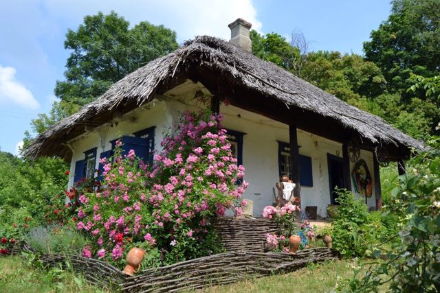 Estate-Museum "Ukrainian House", Nyzhnia Ozeriana