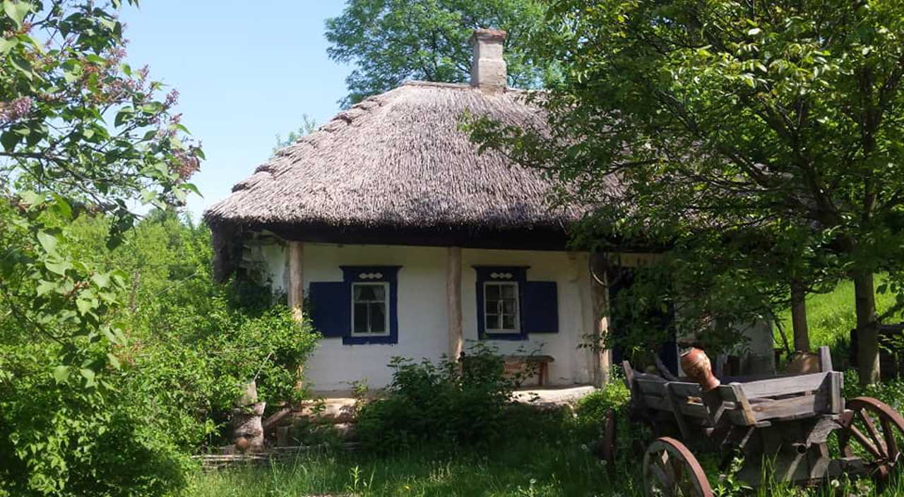 Estate-Museum "Ukrainian House", Nyzhnia Ozeriana