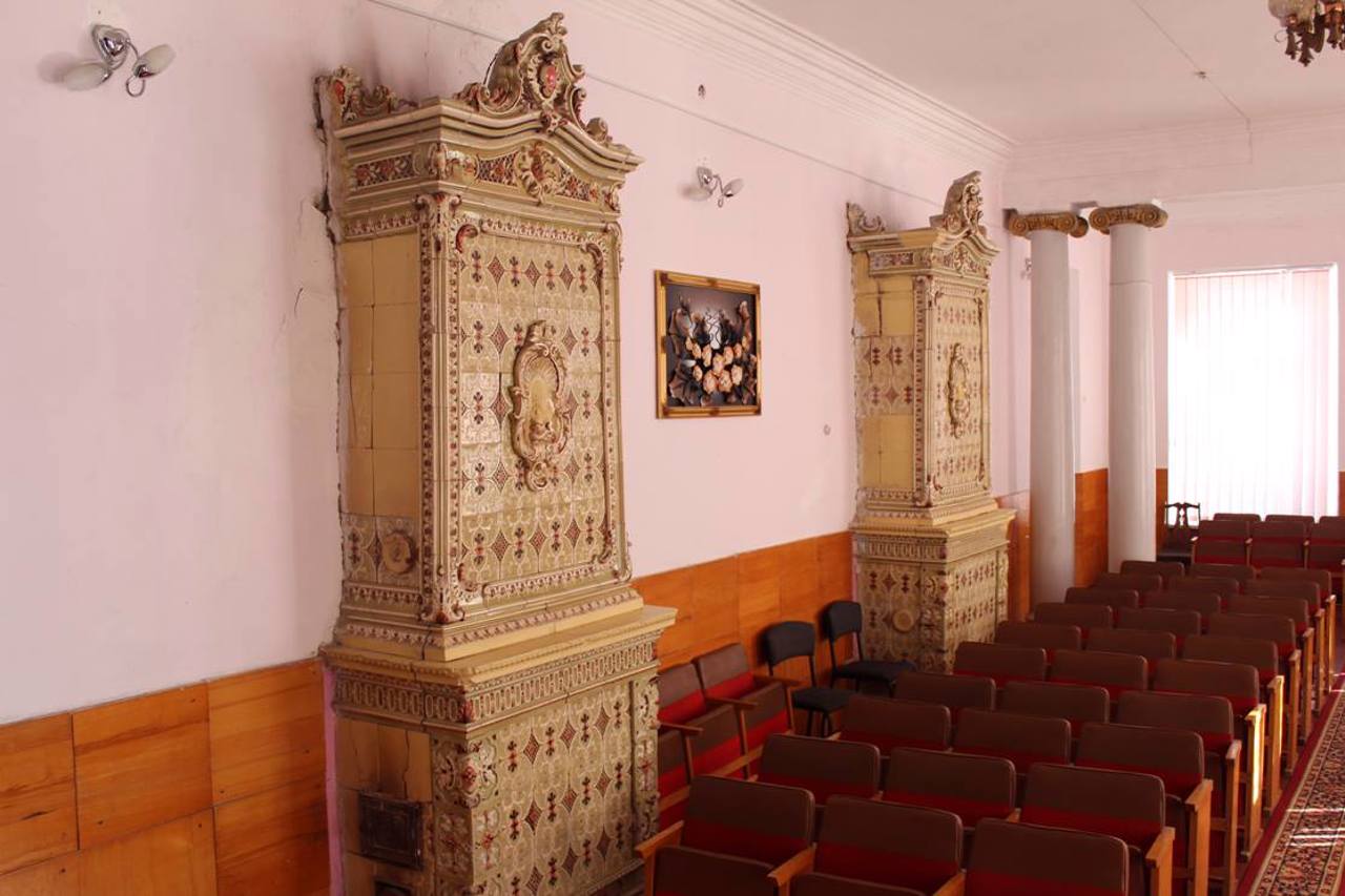 Pshezdetsky Palace (Leonid Hlibov Museum), Chornyi Ostriv