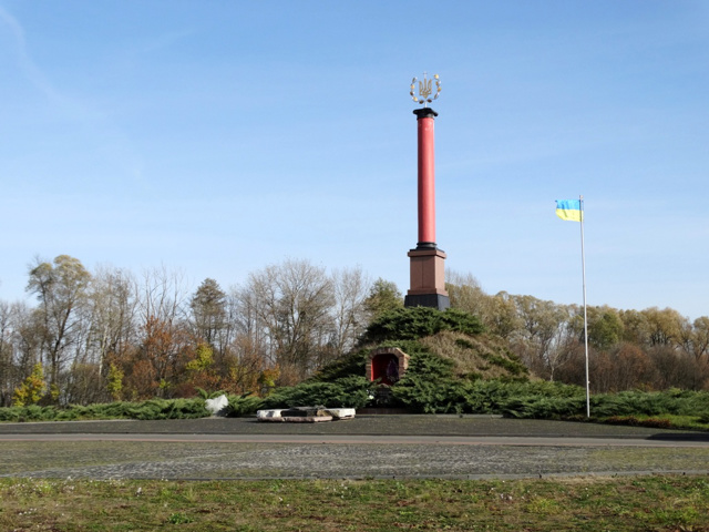 Kruty Heroes Memorial, Pamyatne