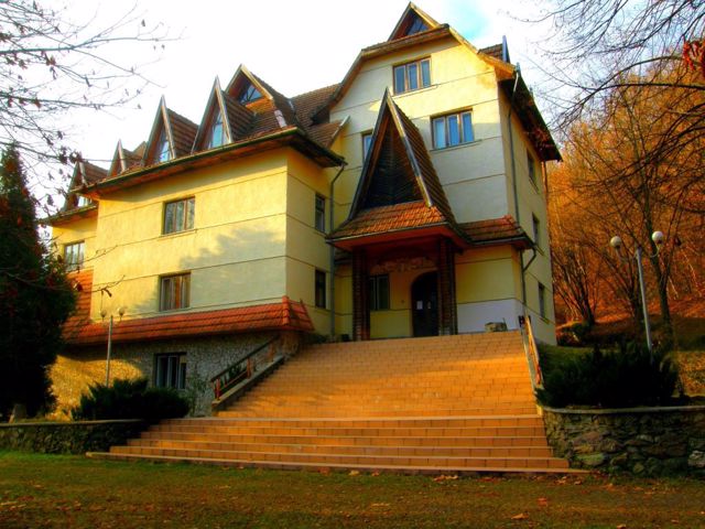 Mountain Ecology Museum (Carpathian Biosphere Reserve), Rakhiv