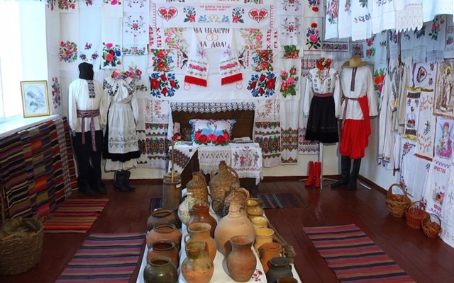 Museum of Podillya Embroidery, Manykivtsi