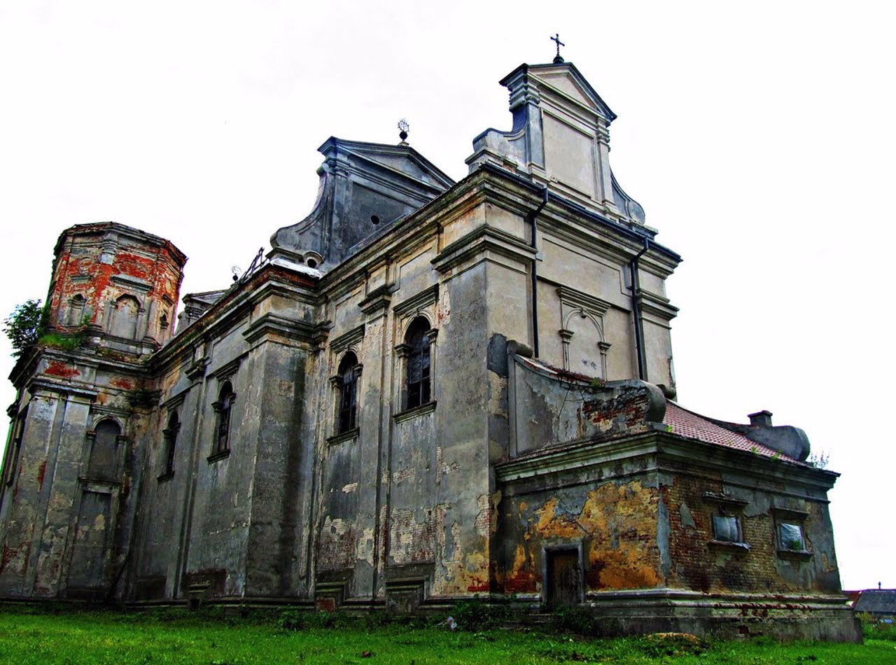 Assumption Church, Uhniv