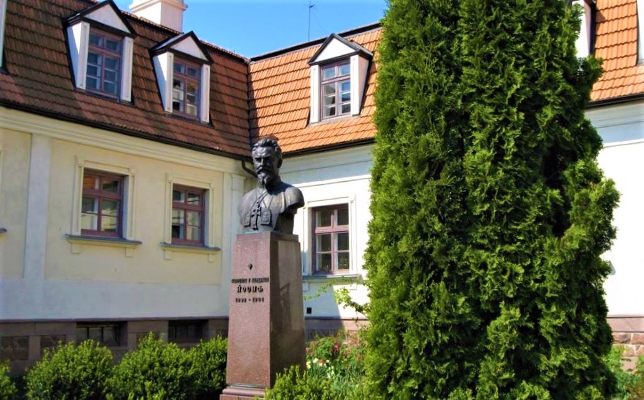 Yosyp Slipy Museum-manor, Zazdrist