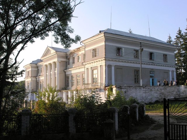 Komar Palace, Murovani Kurylivtsi