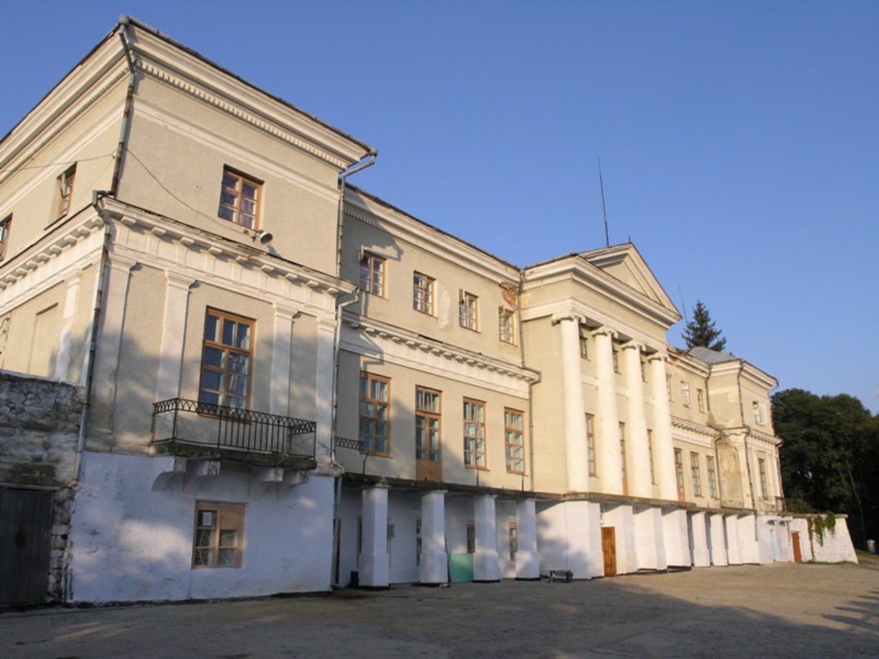 Komar Palace, Murovani Kurylivtsi