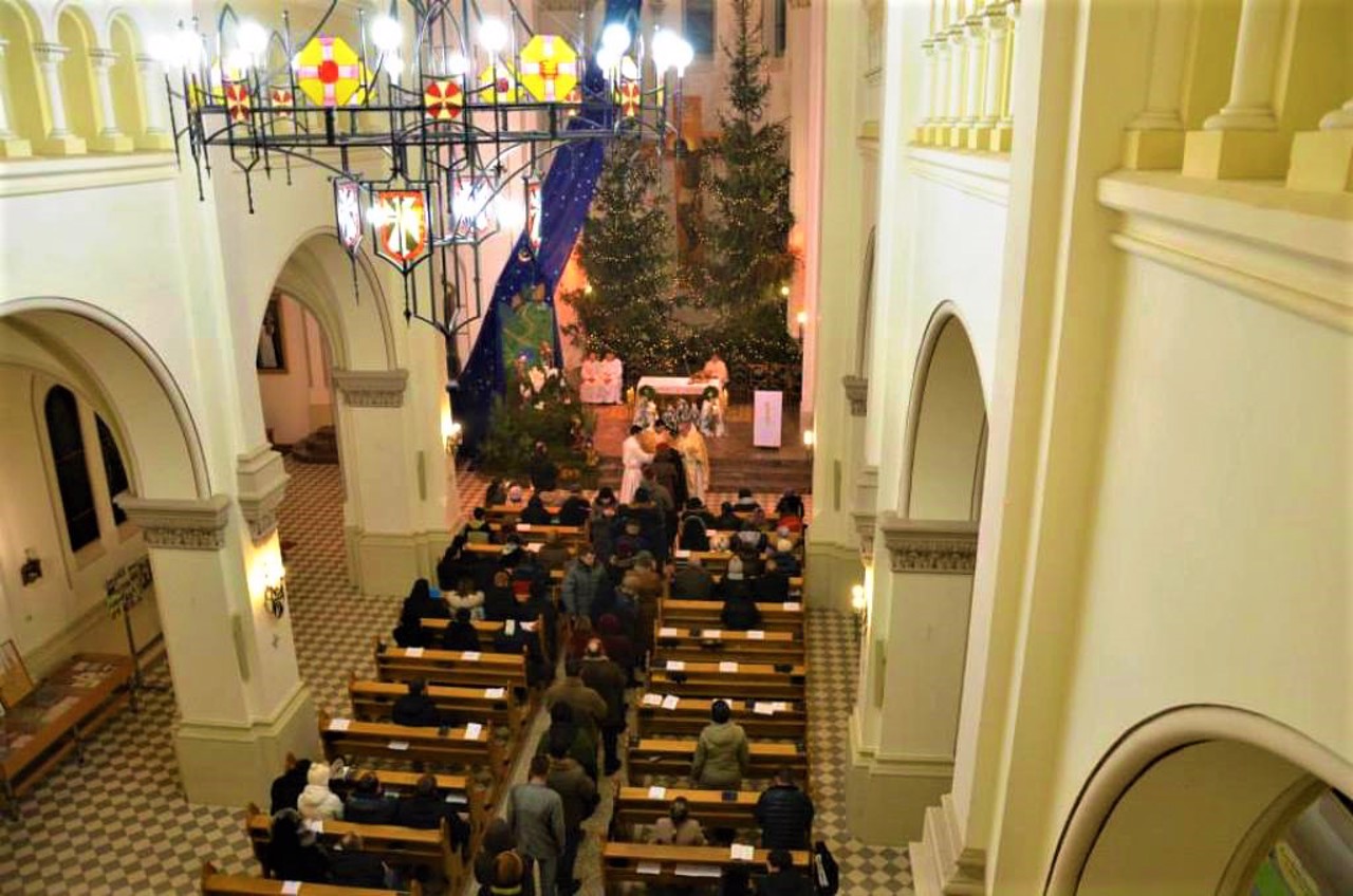 Exaltation of the Holy Cross Church, Fastiv