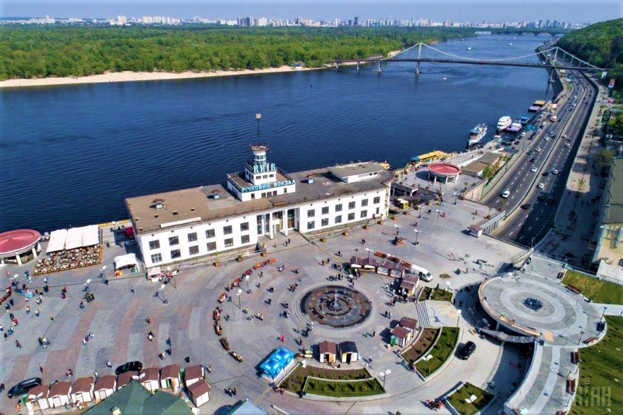 Poshtova Square, Kyiv