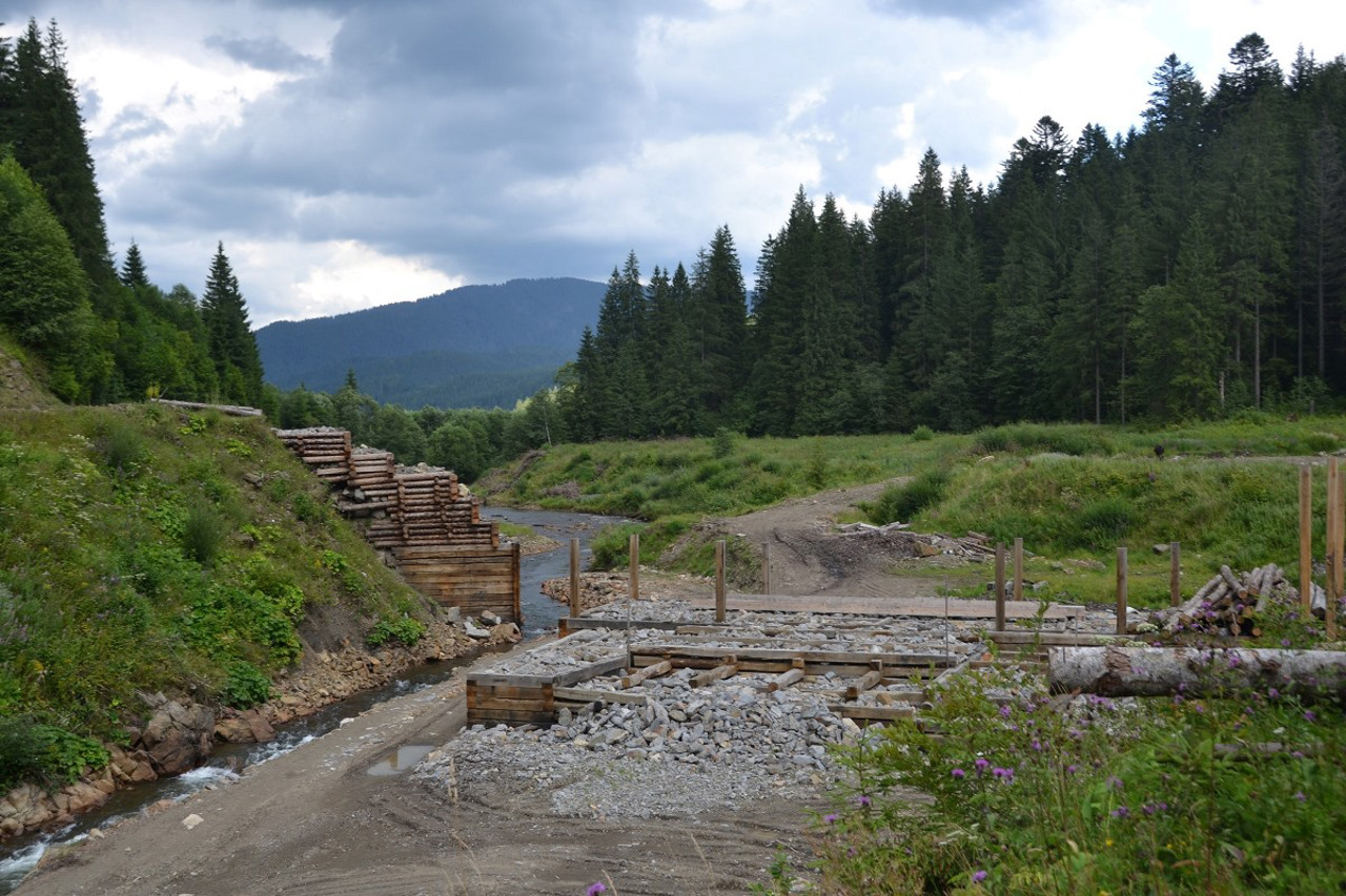 Museum of forest and rafting. Restoration of the dam