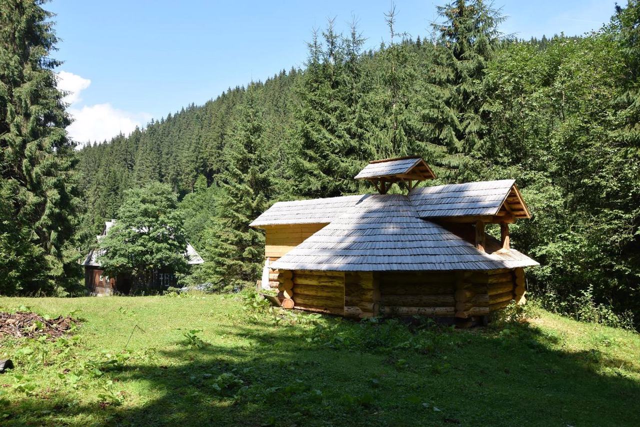Forest and Wood Alloy Museum. Bokorash hut