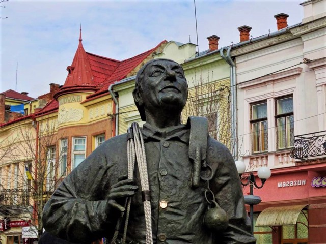 Пам'ятник сажотрусу, Мукачево