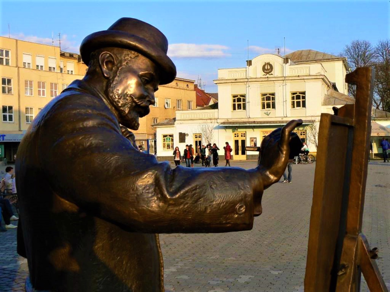 Monument to Roshkovych, Uzhhorod