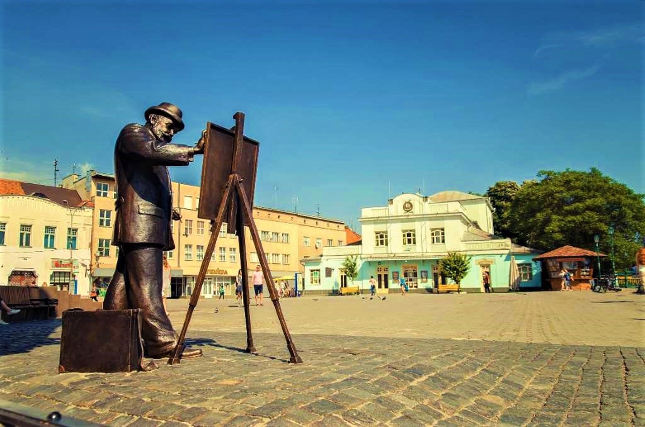 Monument to Roshkovych, Uzhhorod