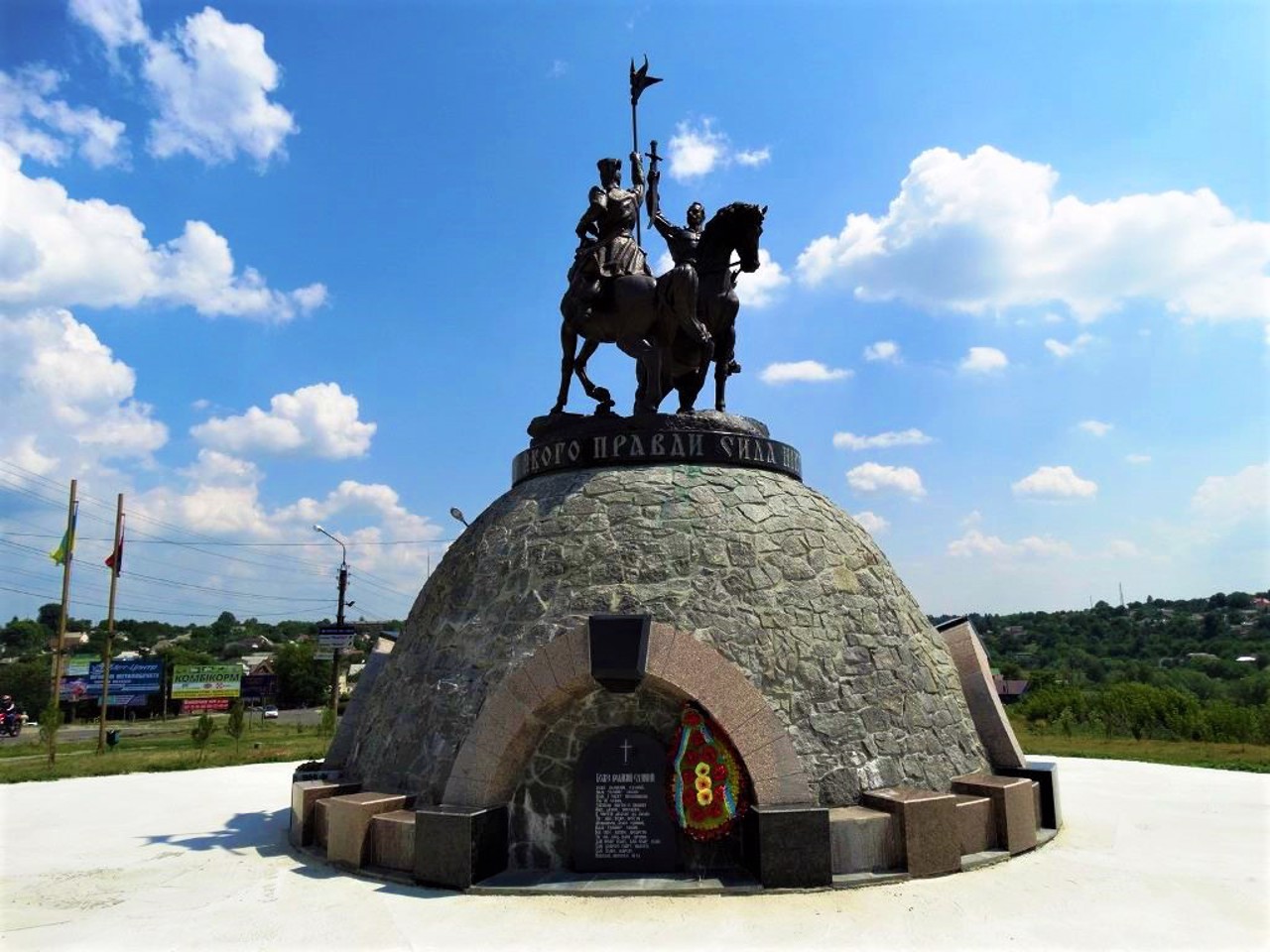 Пам'ятник Залізняку і Ґонті, Умань