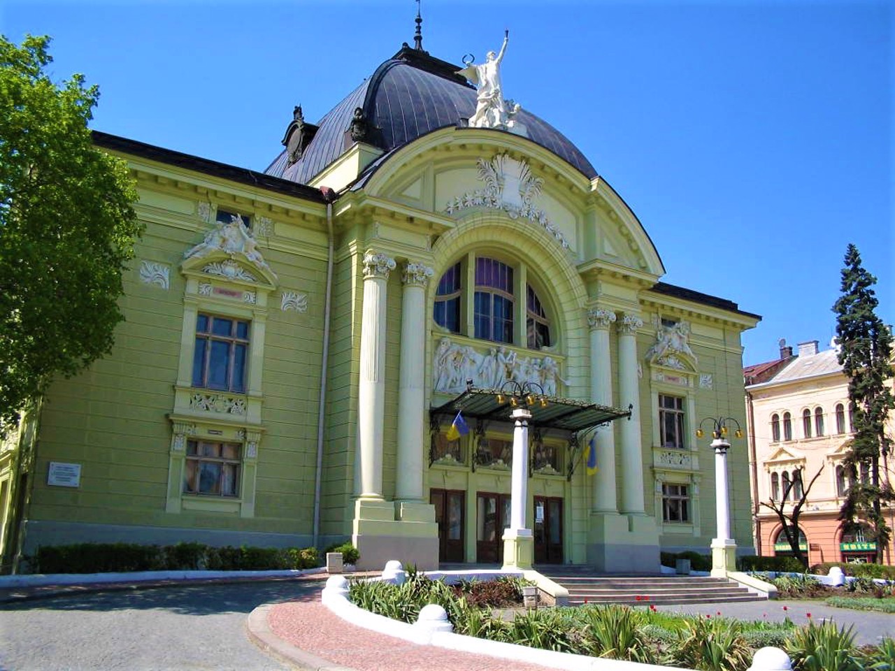 Музично-драматичний театр імені Кобилянської, Чернівці