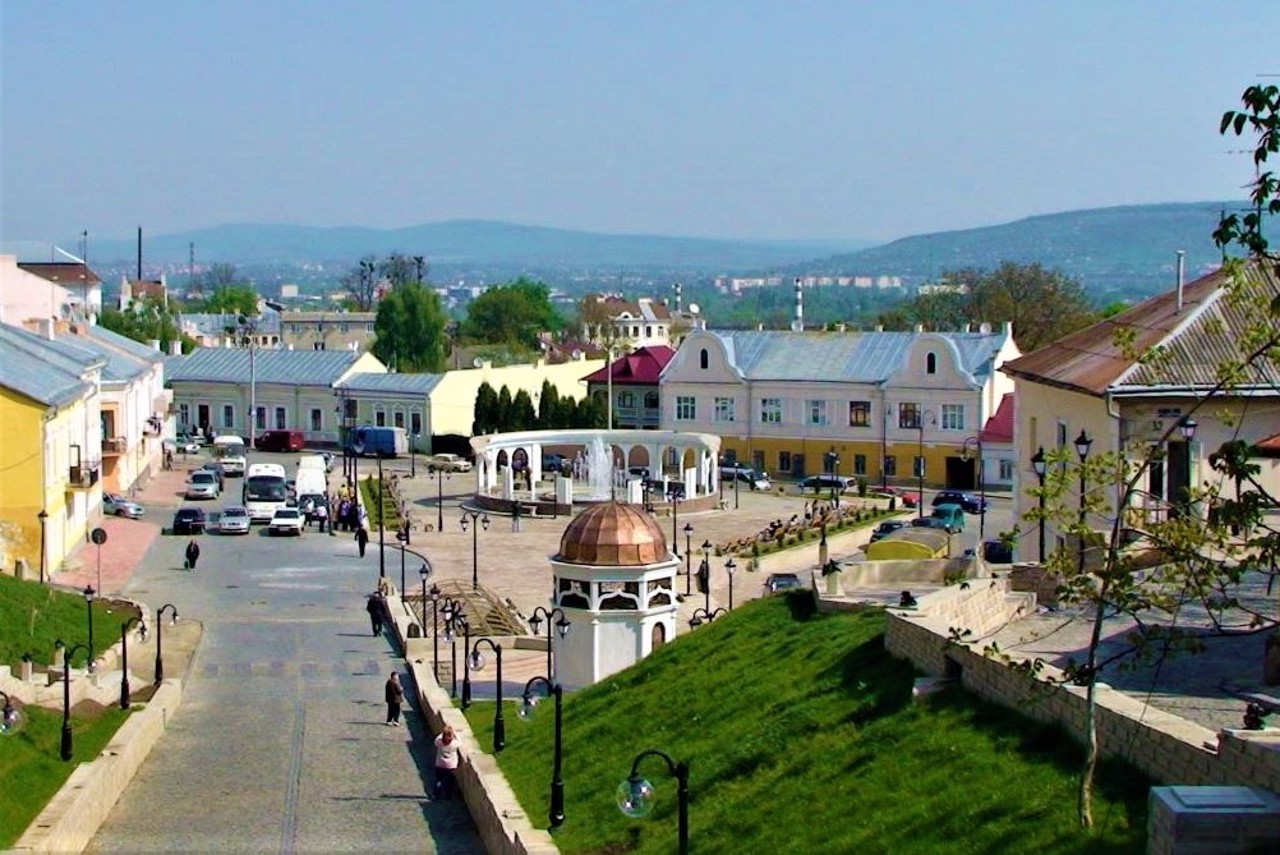 Turkish Well Square, Chernivtsi