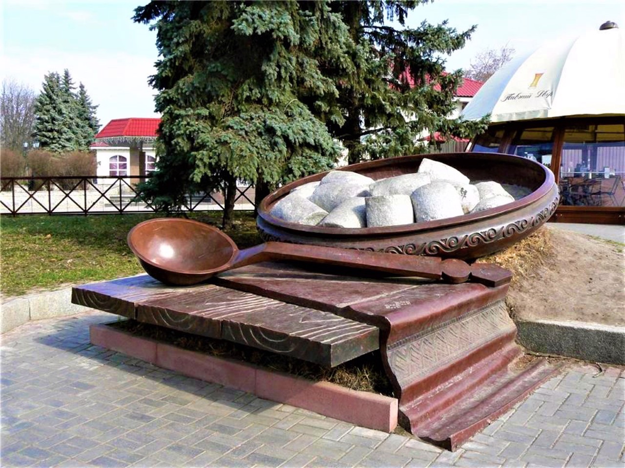 Пам'ятник галушці, Полтава
