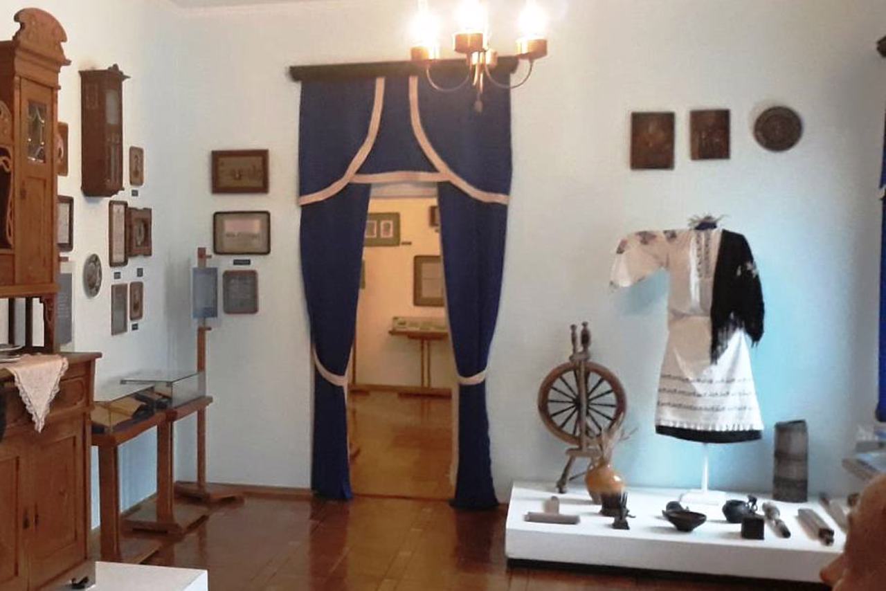 Музей-садиба родини Рильських, Романівка