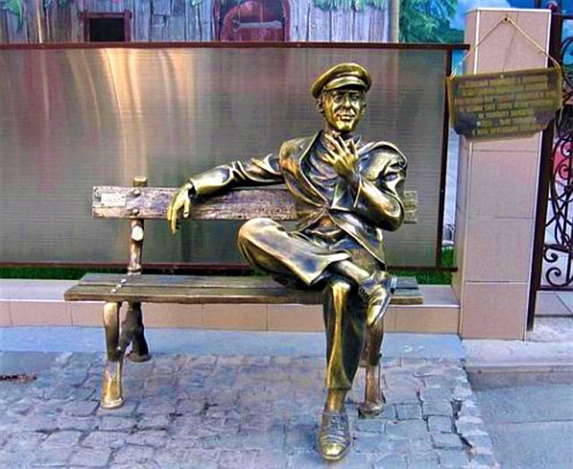 Пам'ятник героям 12 стільців, Харків