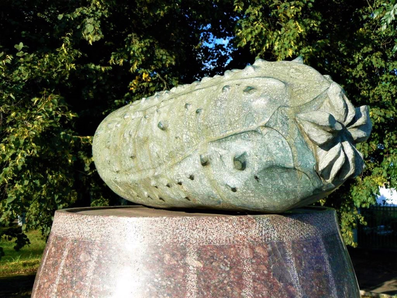 Cucumber Monument, Nizhyn