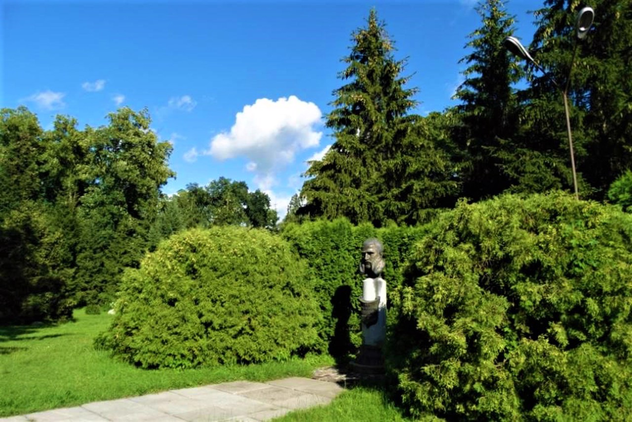Тростянецький дендропарк, Тростянець