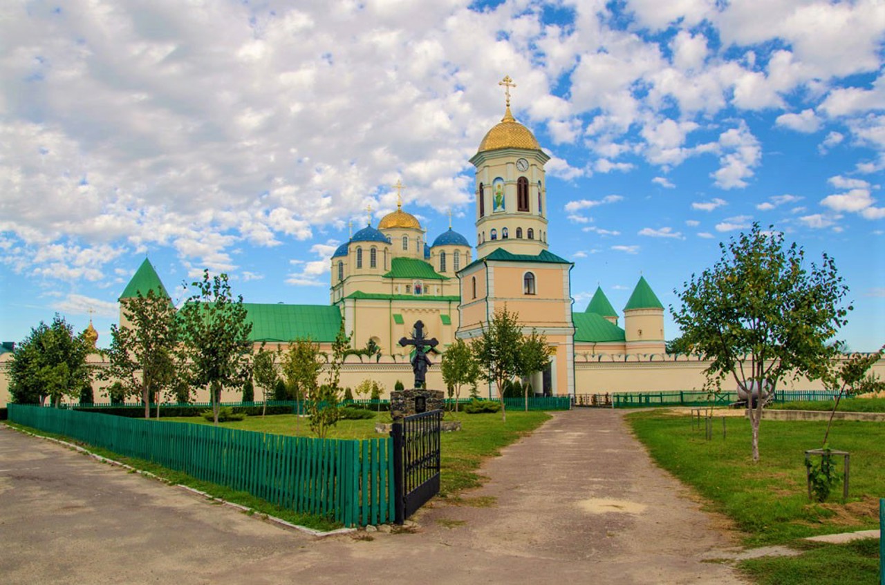 Свято-Троїцький монастир, Межиріч