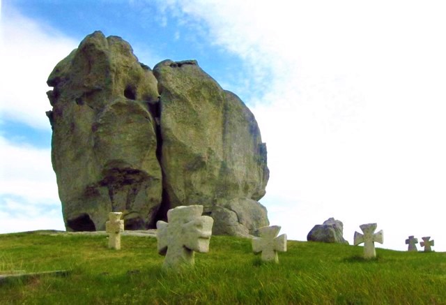 Чортів Камінь, Підкамінь