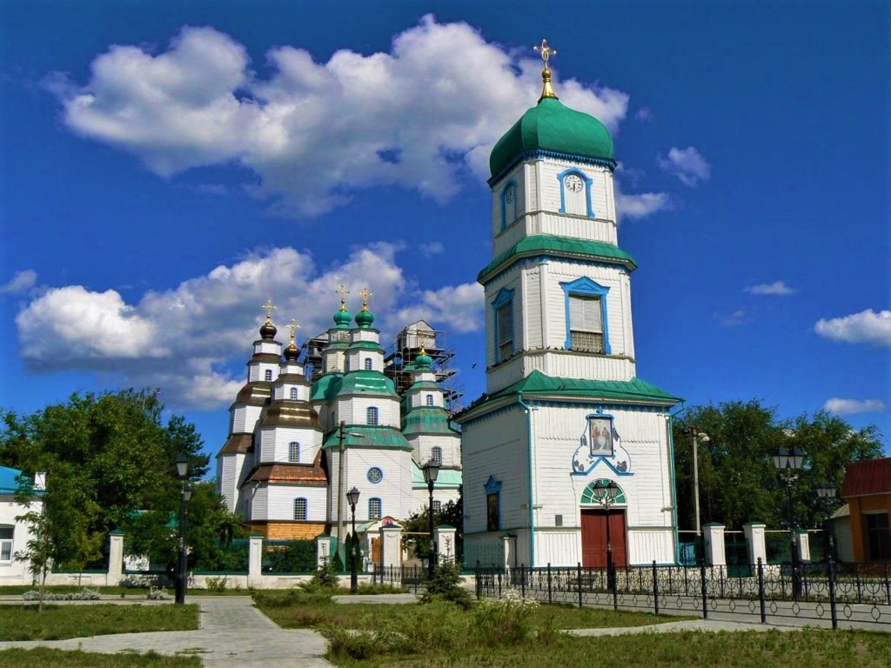 Село новомосковское. Храм в Новомосковске казацкий Днепропетровская область.