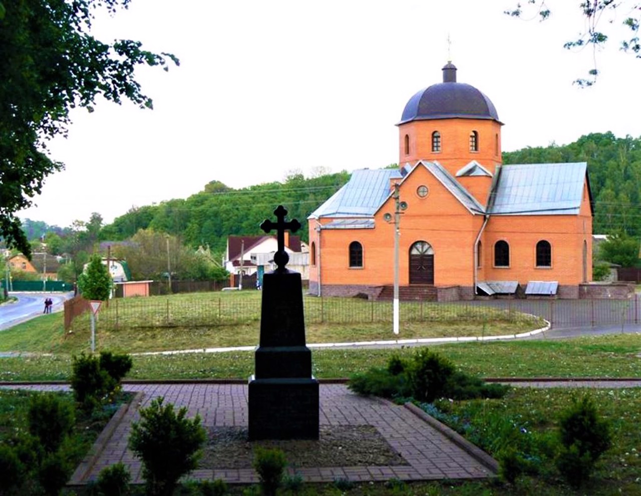 Fedir Hrushevsky Grave, Lisnyky