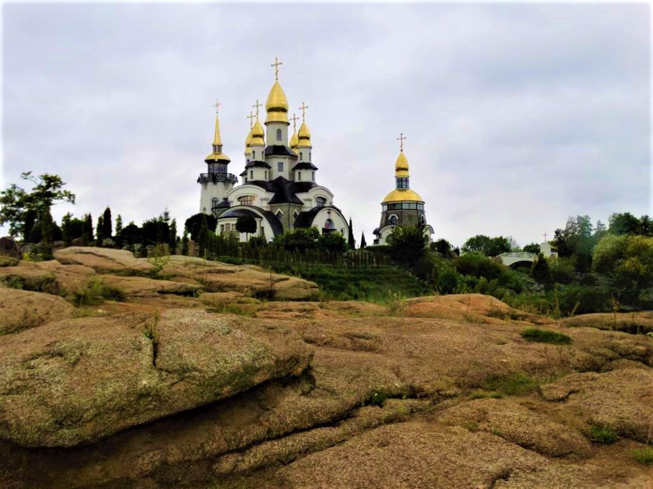 Церковь Святого Евгения, Буки