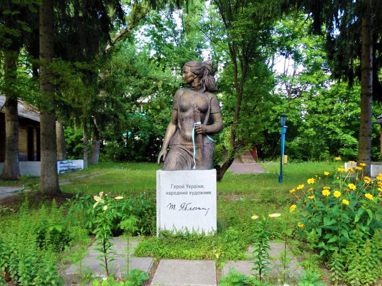 Monument to Yablonska, Sedniv