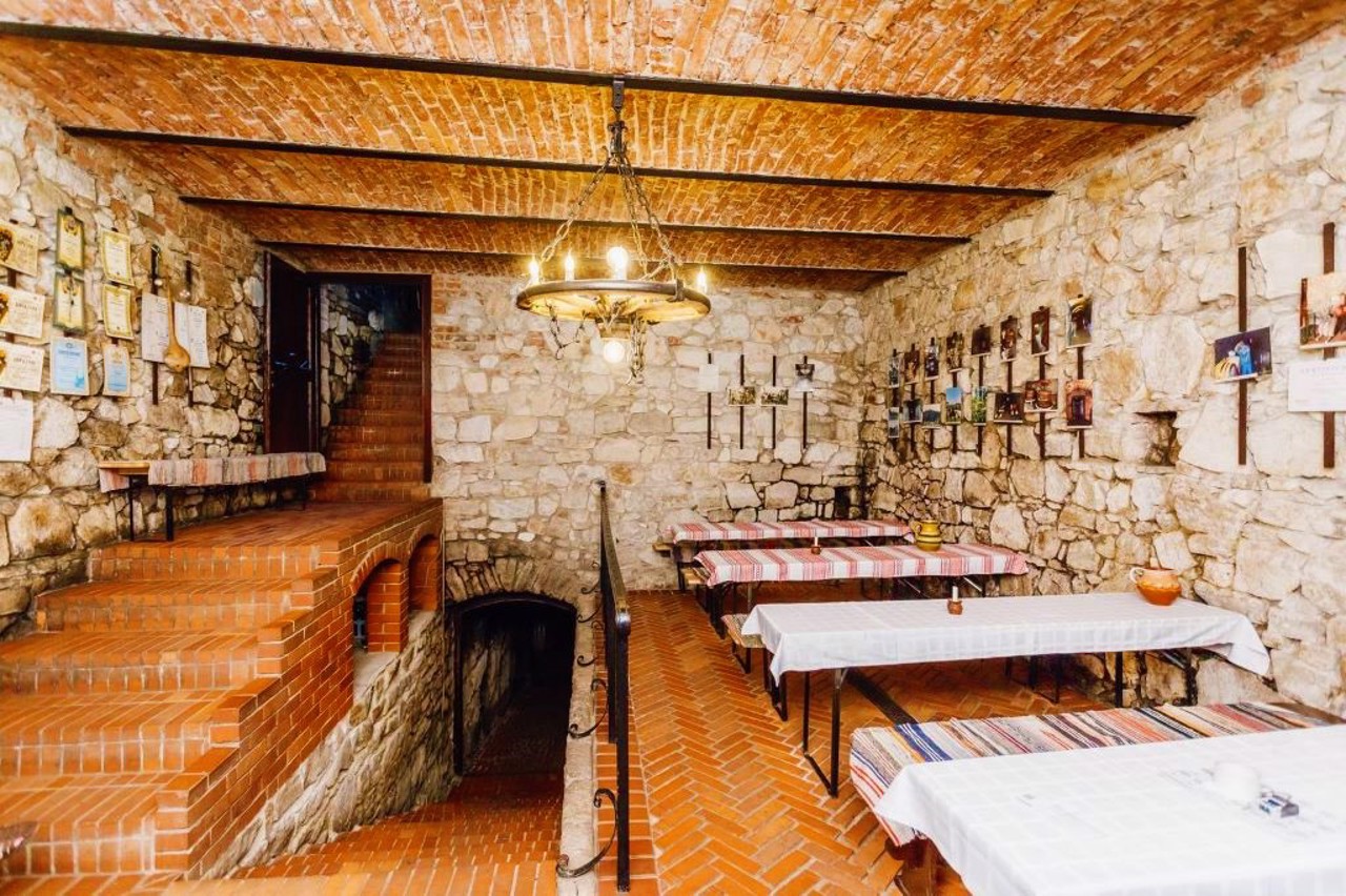 Дегустационный зал "Старый винный подвал", Берегово