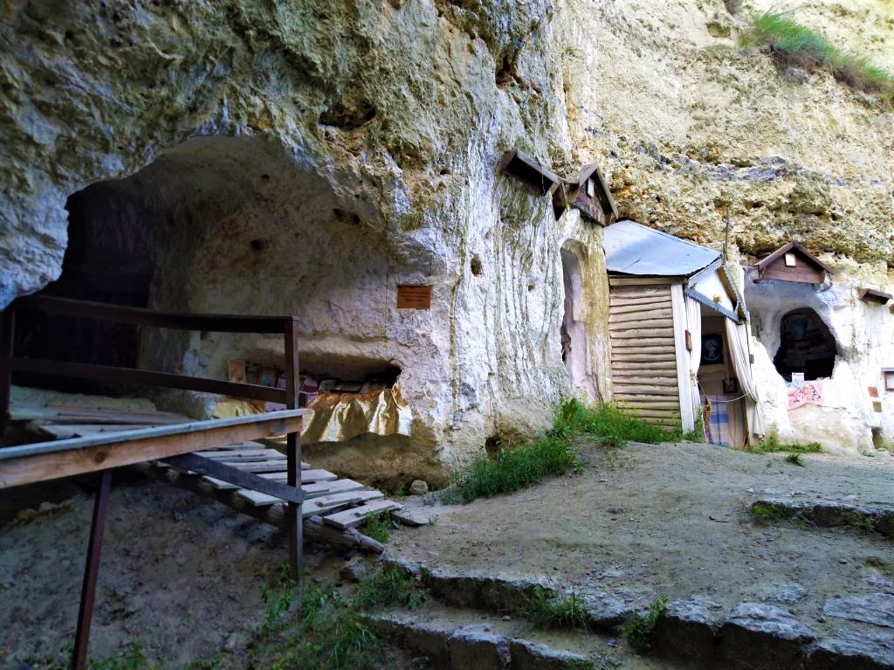 Бакотский пещерный монастырь, Старая Ушица