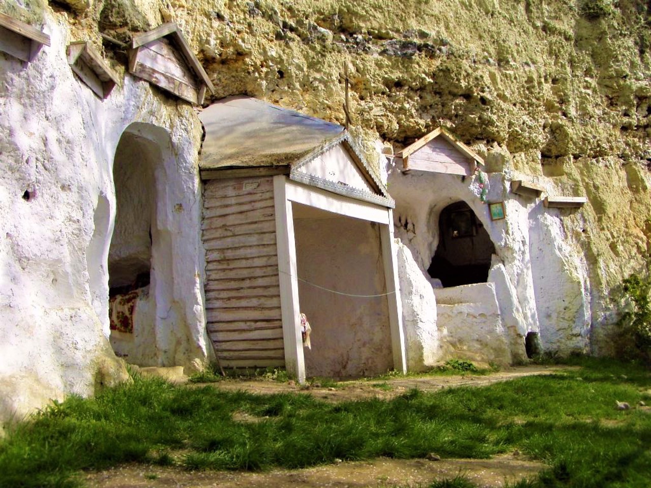 Бакотський скельний монастир, Стара Ушиця