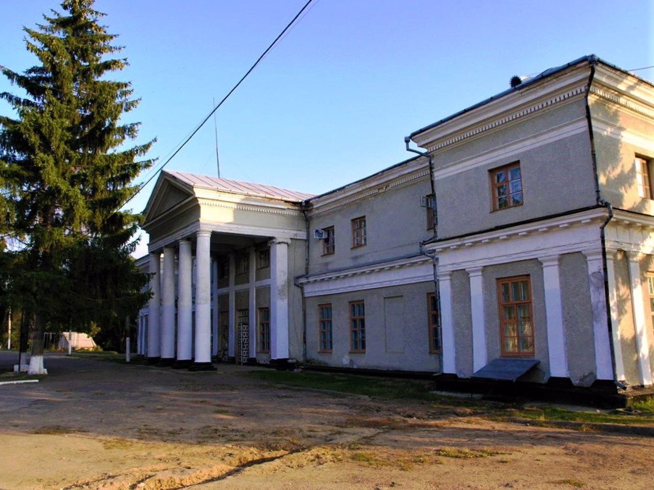 Komar Palace, Murovani Kurylivtsi