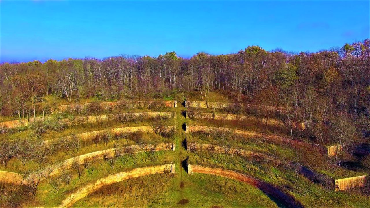 Singing Terraces, Horodnie