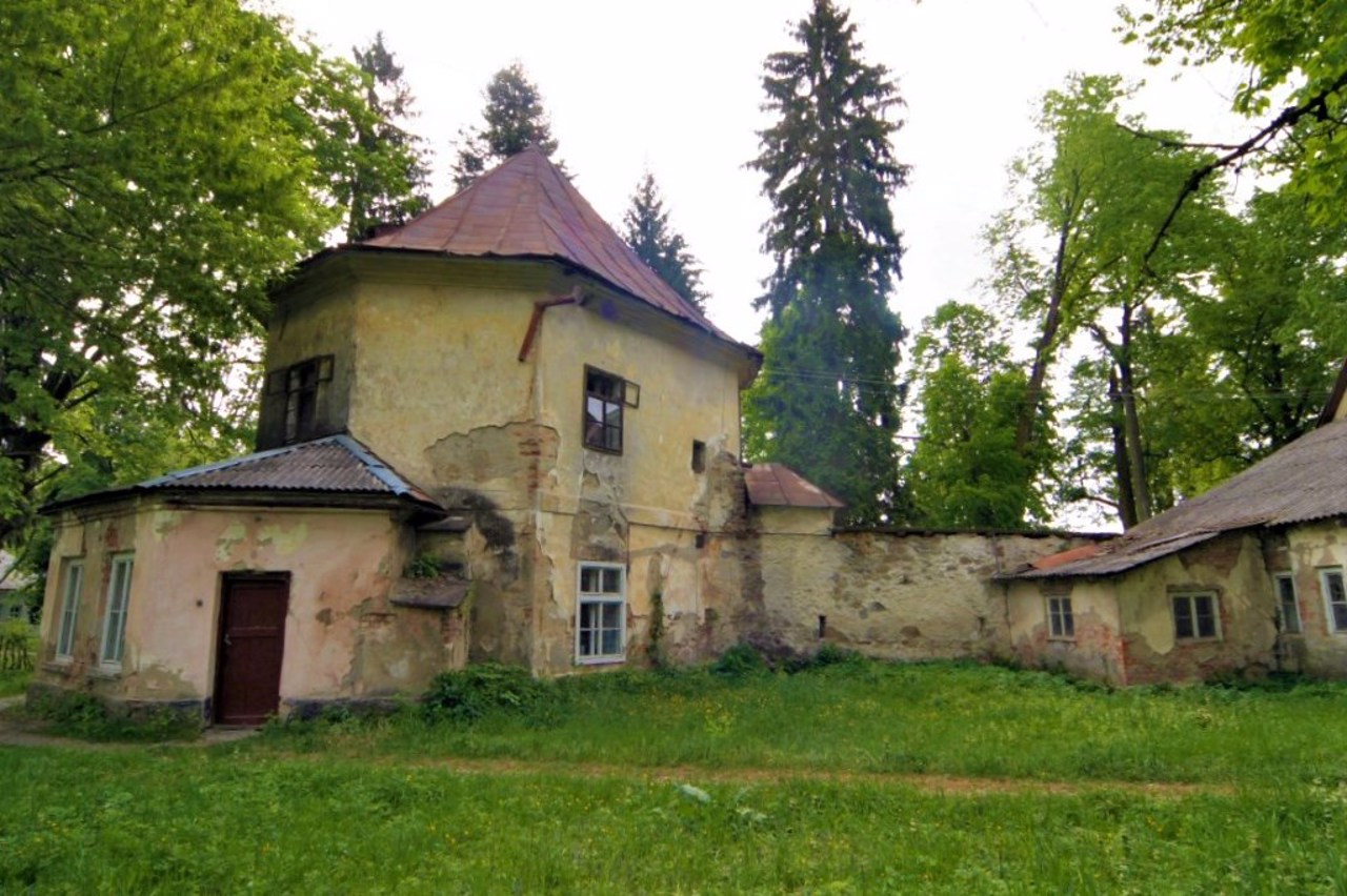 Dovhe Castle