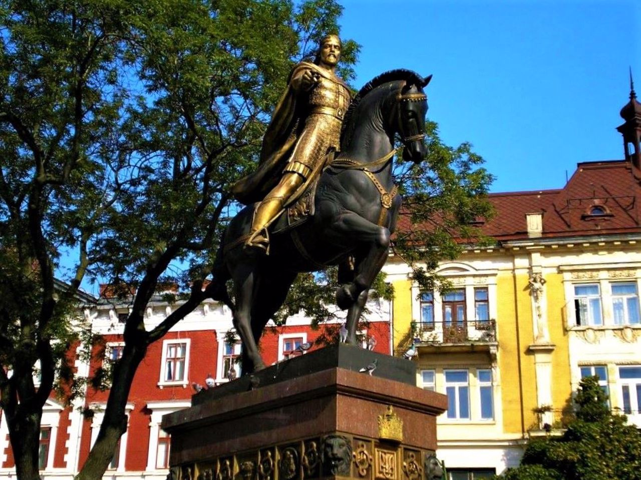 Danylo Halytskyi Monument, Lviv