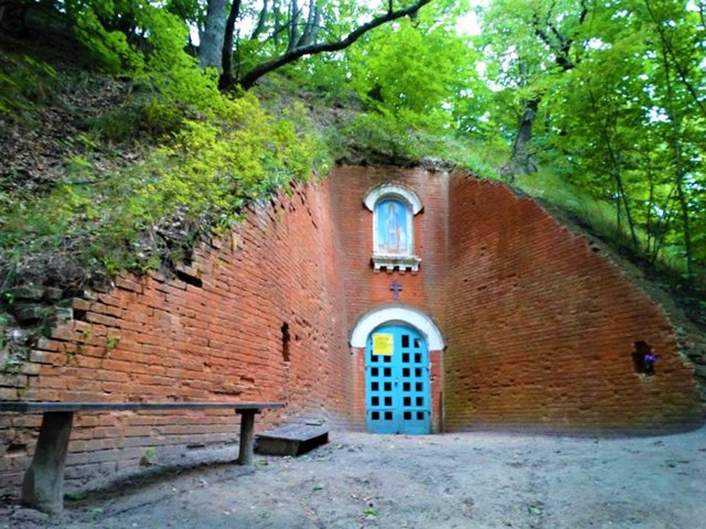 Антониева пещера, Любеч