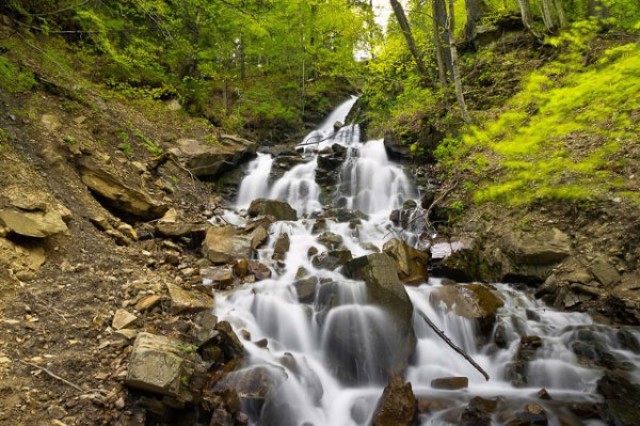 Trufanets Waterfall, Yasinia