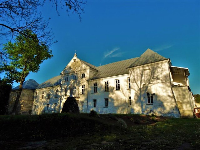 Yazlovets Castle