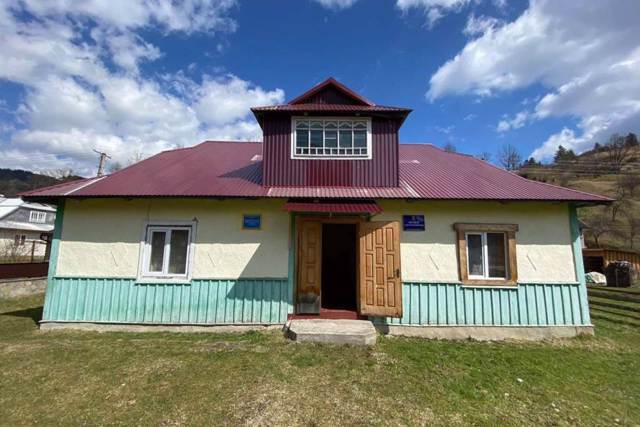 Verkhnii Yaseniv Village History Museum