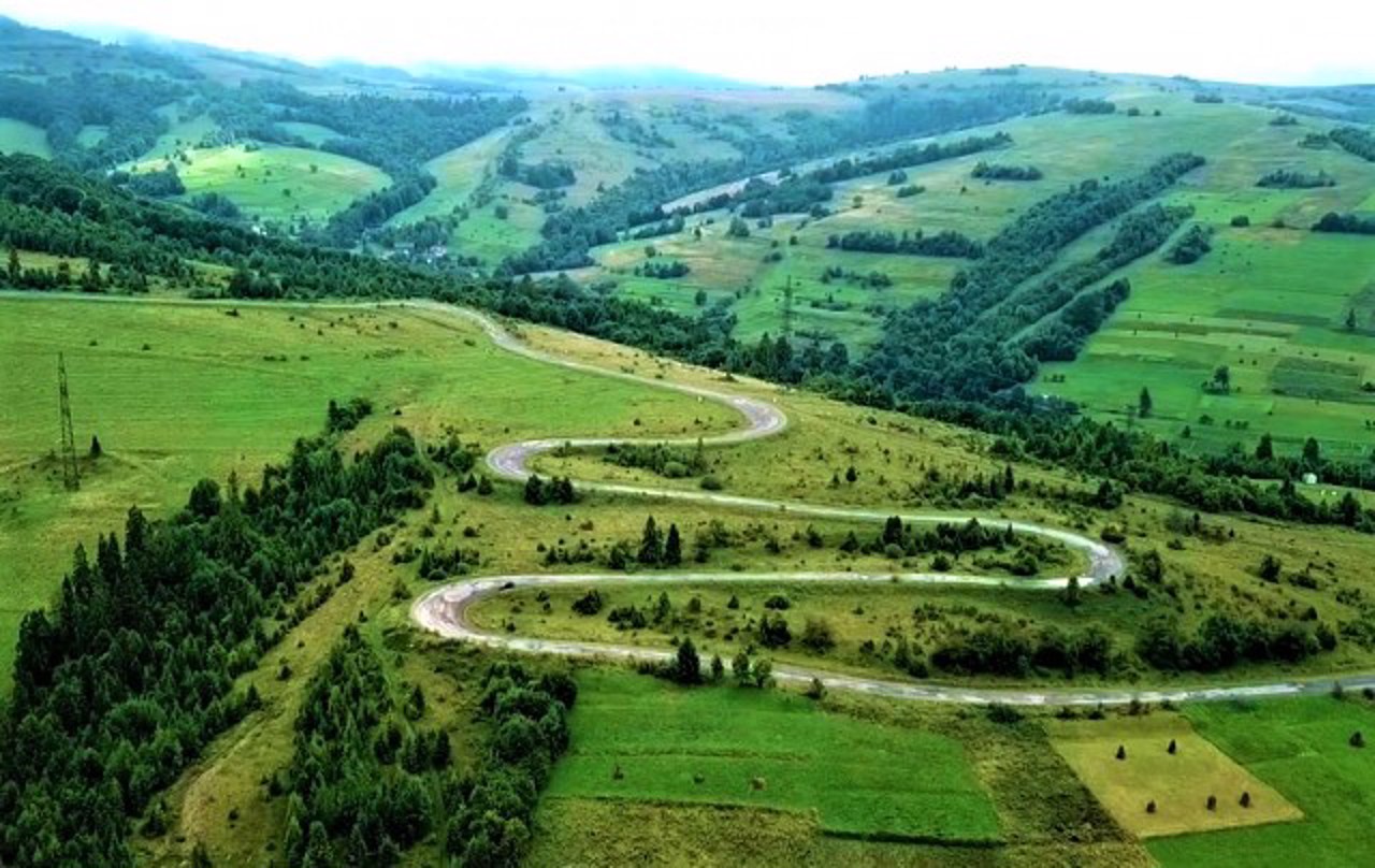 Veretskyi Pass, Nyzhni Vorota