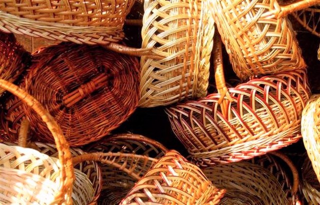 Wicker Weaving Center, Iza