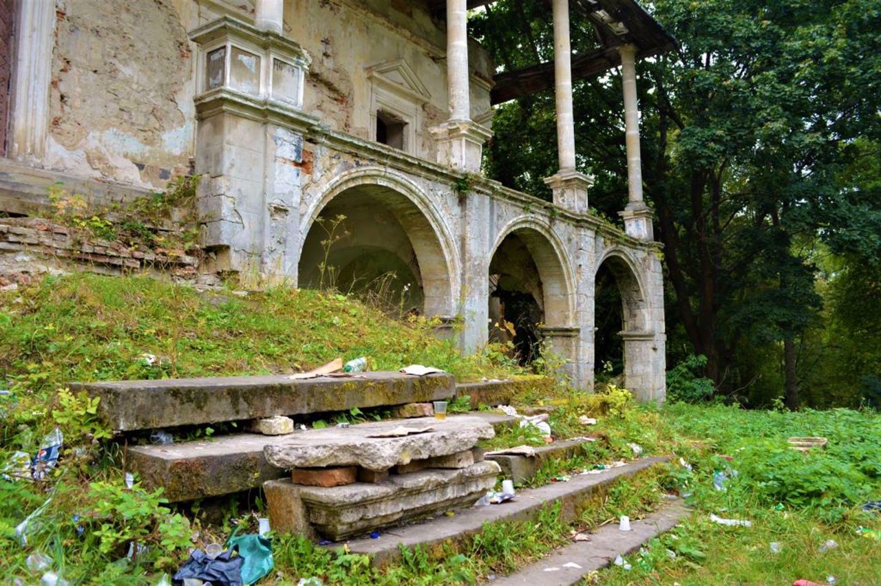 Поморянський замок-палац, Поморяни