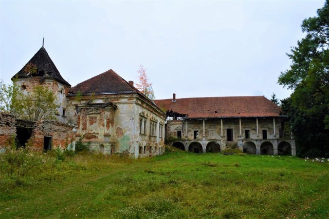 Pomoriany Castle-Palace
