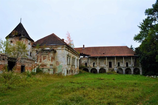 Поморянський замок-палац, Поморяни