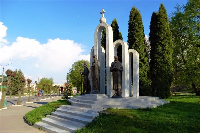 Пам'ятник князям Острозьким, Острог
