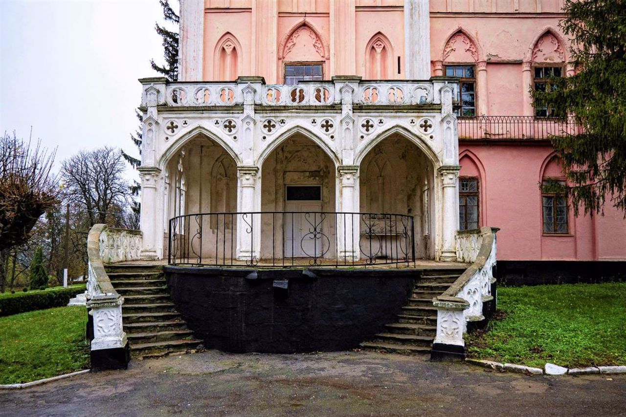 Vitoslavsky Palace, Cherniatyn